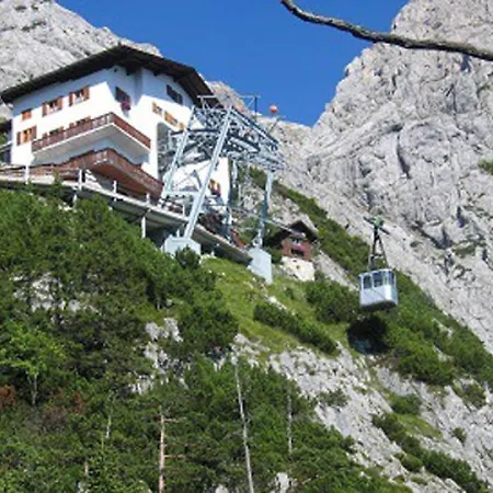 Alpenrelax Haus Weidmannsheil Wohnen Im Romantischen Forsthaus Lejlighed Werfen