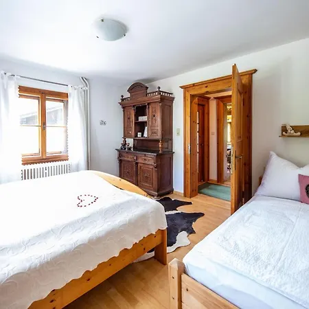 Alpenrelax Haus Weidmannsheil Wohnen Im Romantischen Forsthaus דירה